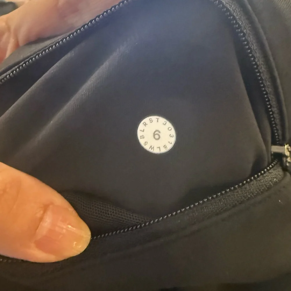 Lululemon speed up tight mesh 28” size 6 - Picture 10 of 11